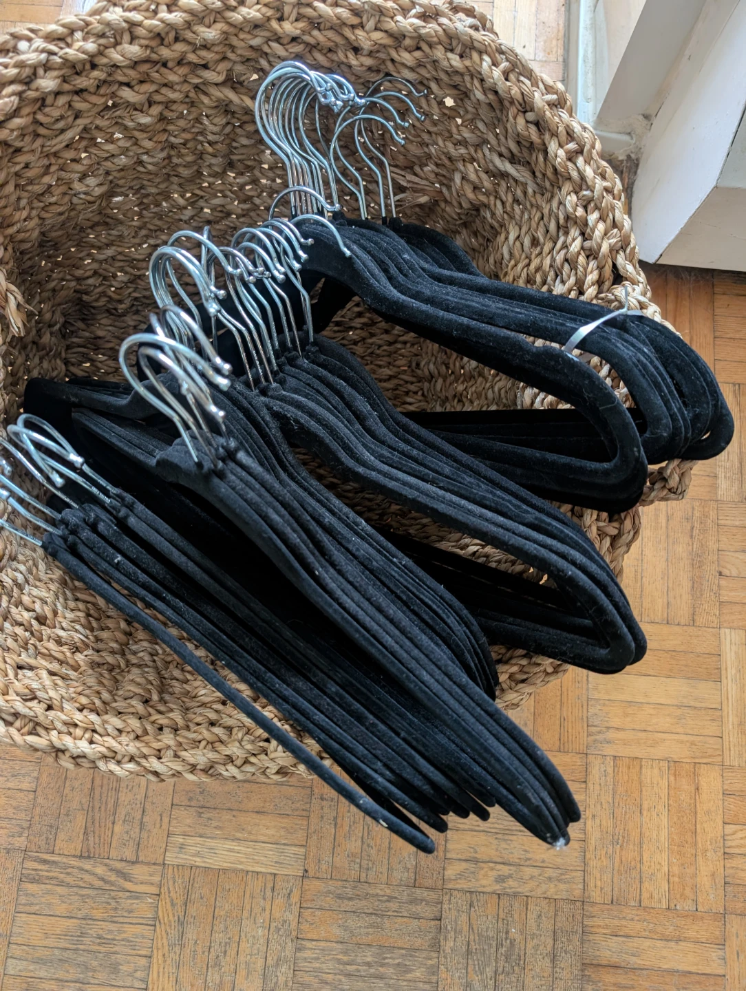 Black Velvet Hangers (40 hangers)
