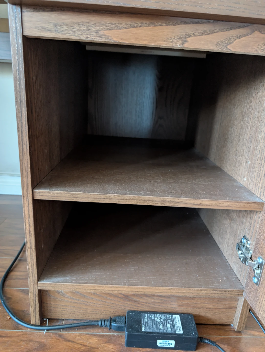 Desk - photo 3