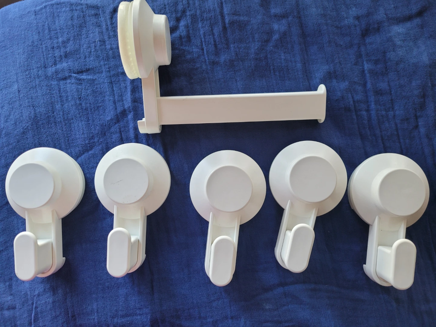 IKEA TISKEN Hooks with Suction Cups - White (Set of 6)