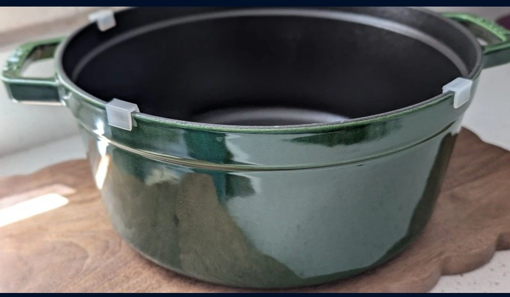 NIB Staub 5.5-Qt Cocotte / Dutch Oven - BASIL (Majolique Finish) - photo 3