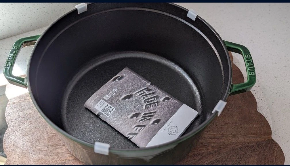 NIB Staub 5.5-Qt Cocotte / Dutch Oven - BASIL (Majolique Finish) - photo 4