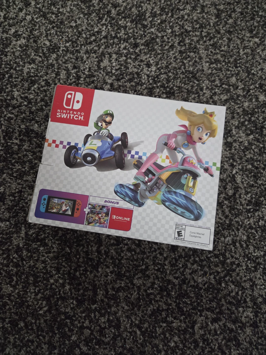 NEW Nintendo Switch bundle with Mariokart 8 and 1 year online. - photo 2