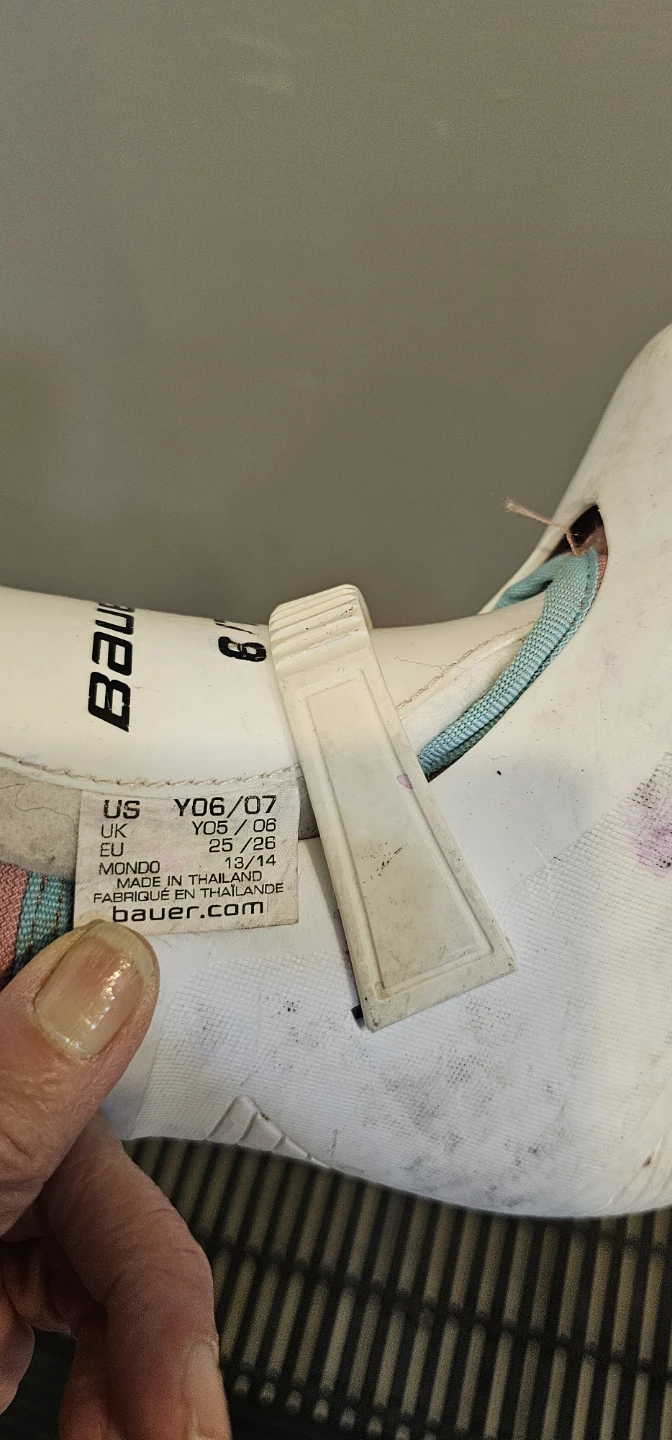 Bauer Youth Ice Skates Size Y06/07 - photo 3
