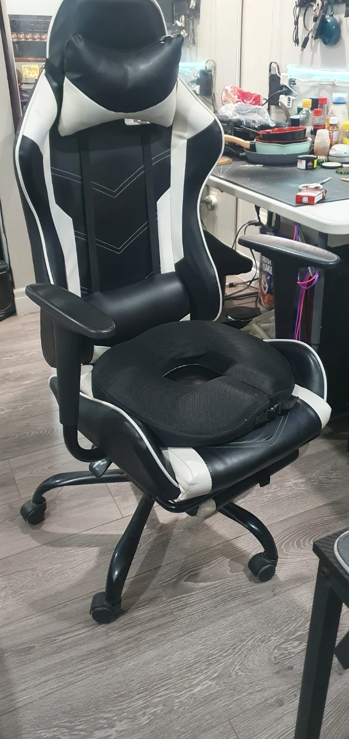 Black and White Gaming Chair with Footrest