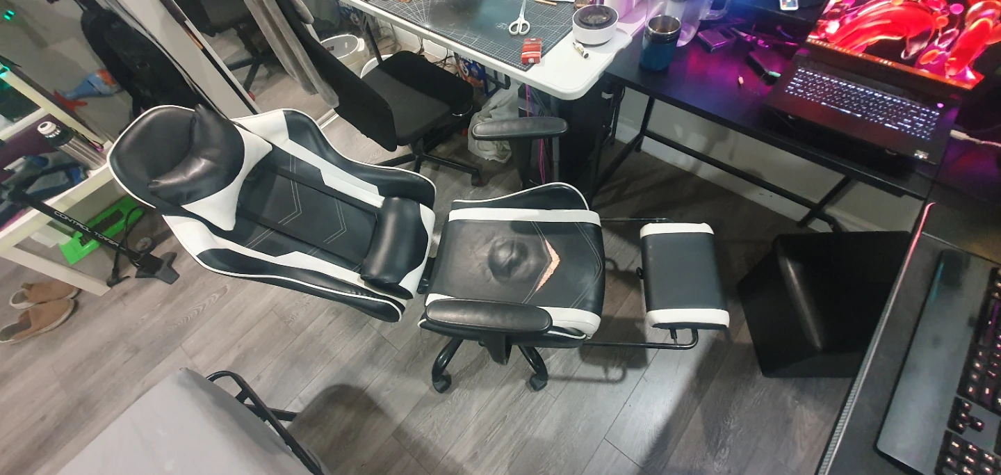 Black and White Gaming Chair with Footrest - photo 3