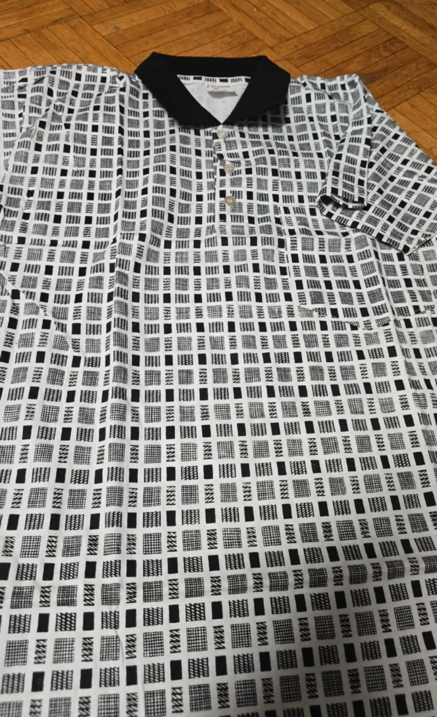 ⚽️ BRANDNEW 2 White  Shirt with Black Collar and Trim