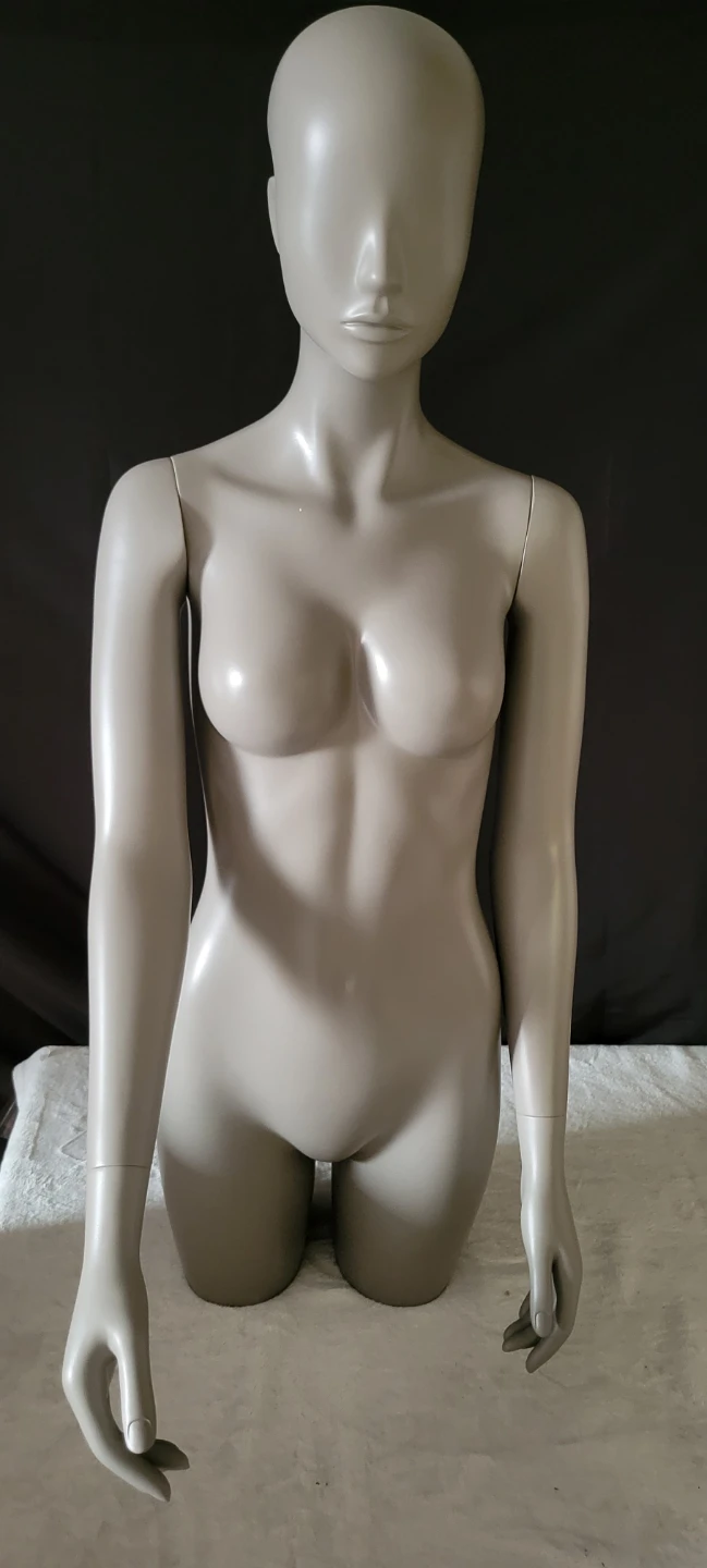 Female Mannequin Torso ⚽