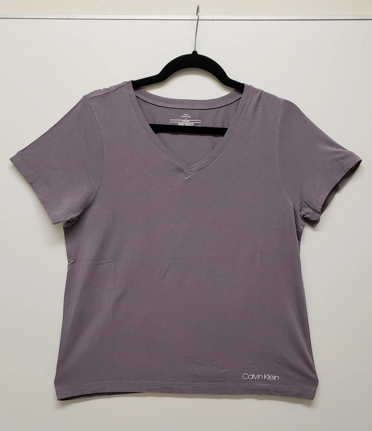 Brand new Calvin Klein V-Neck T-Shirt L/G