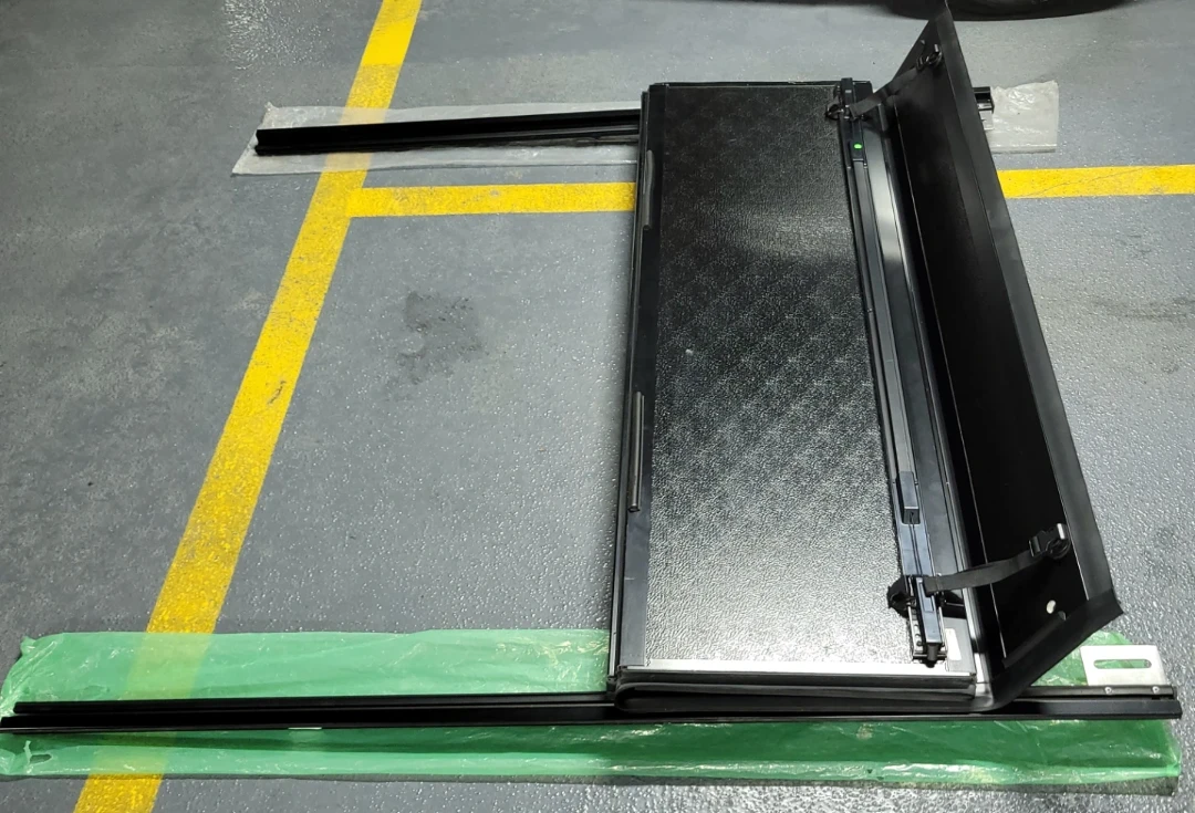 Mopar Folding Tonneau Cover (82215227AF) - photo 5