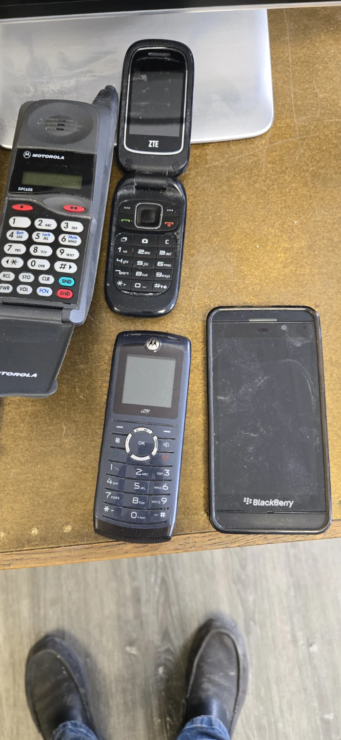 Assorted Older Mobile Phones and Accessories - photo 3