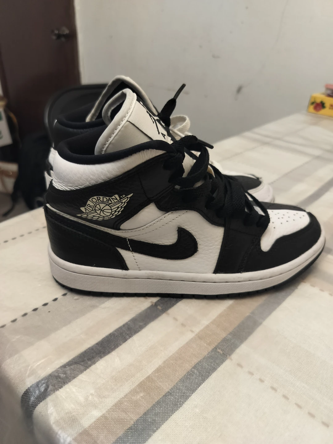 Air Jordan 1 Mid SE - photo 2