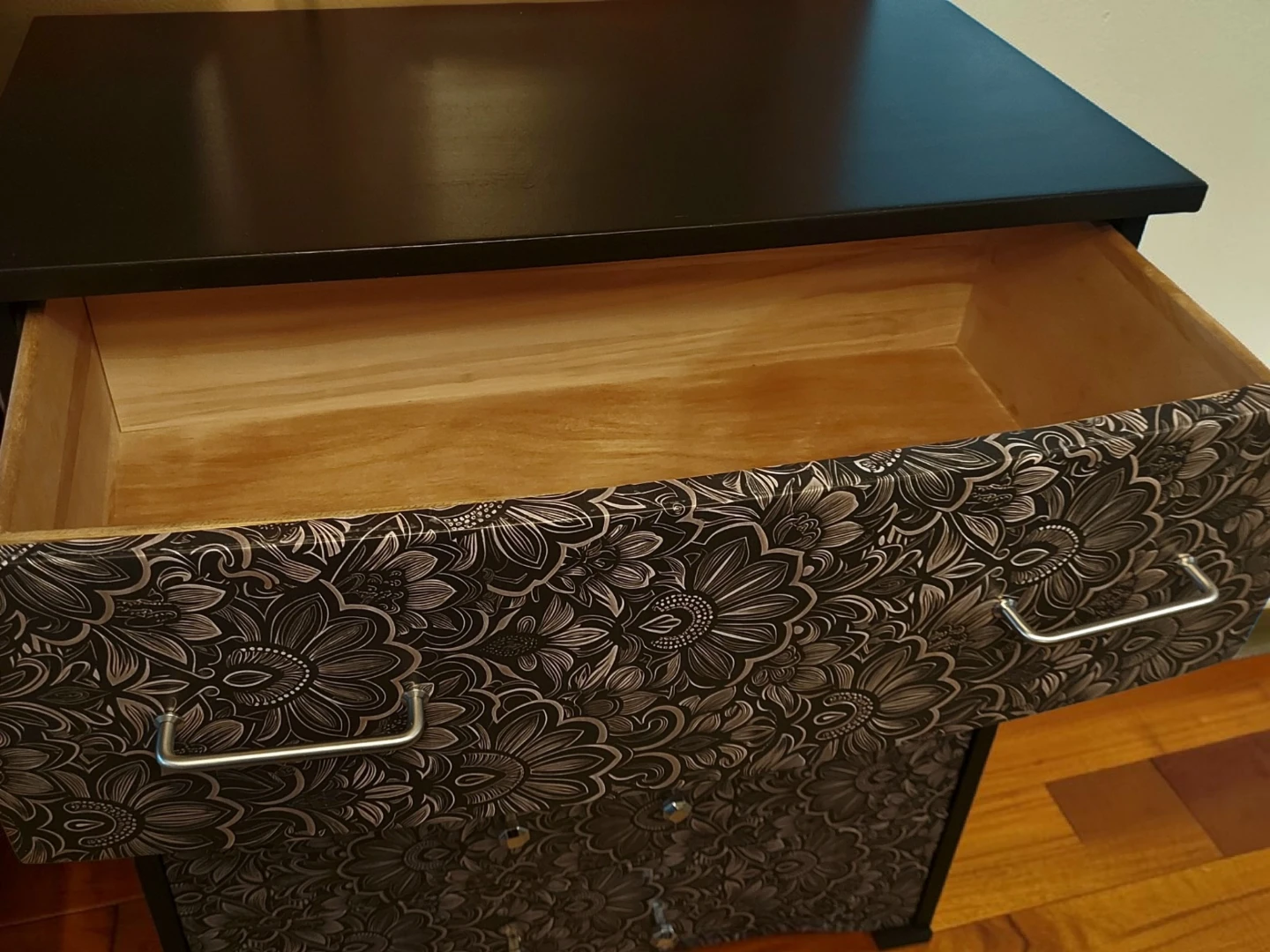 LIKE BRAND NEW - Mid Century Black 4 Drawer Dresser - photo 4