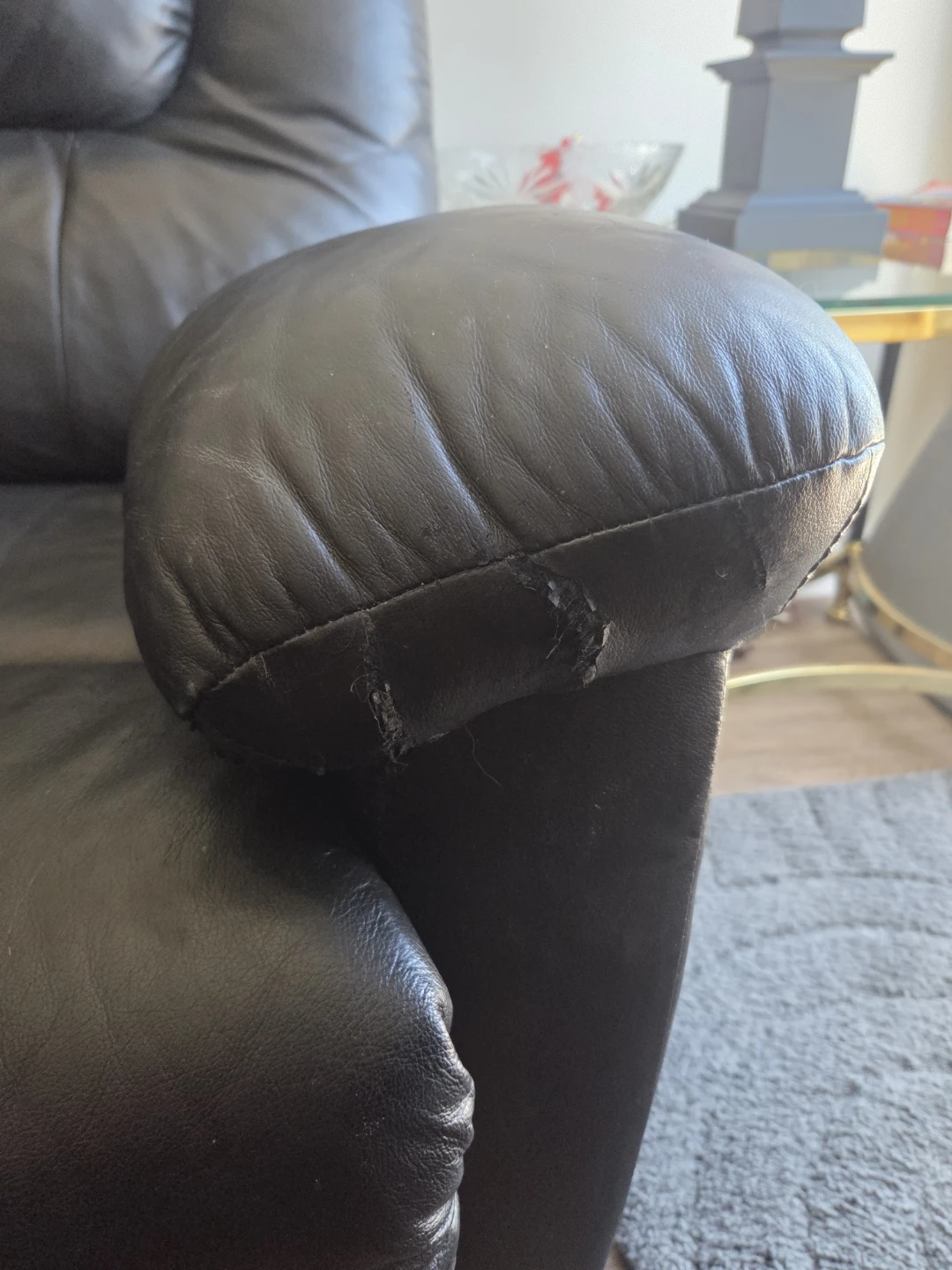 Black leather electric recliner sofa - photo 3