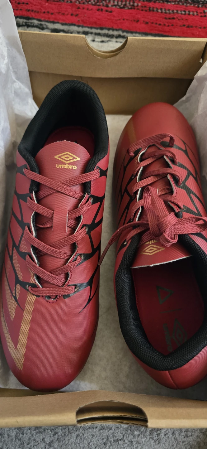 8.5 Umbro Soccer cleats ⚽