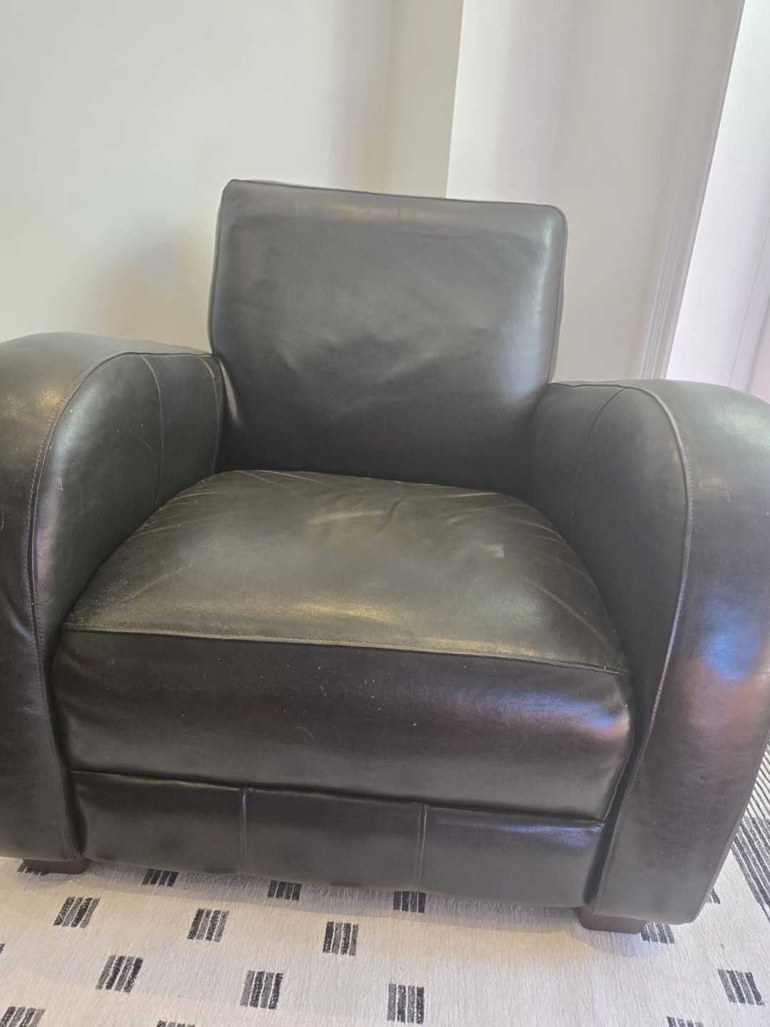 Dark Leather Armchair - photo 2