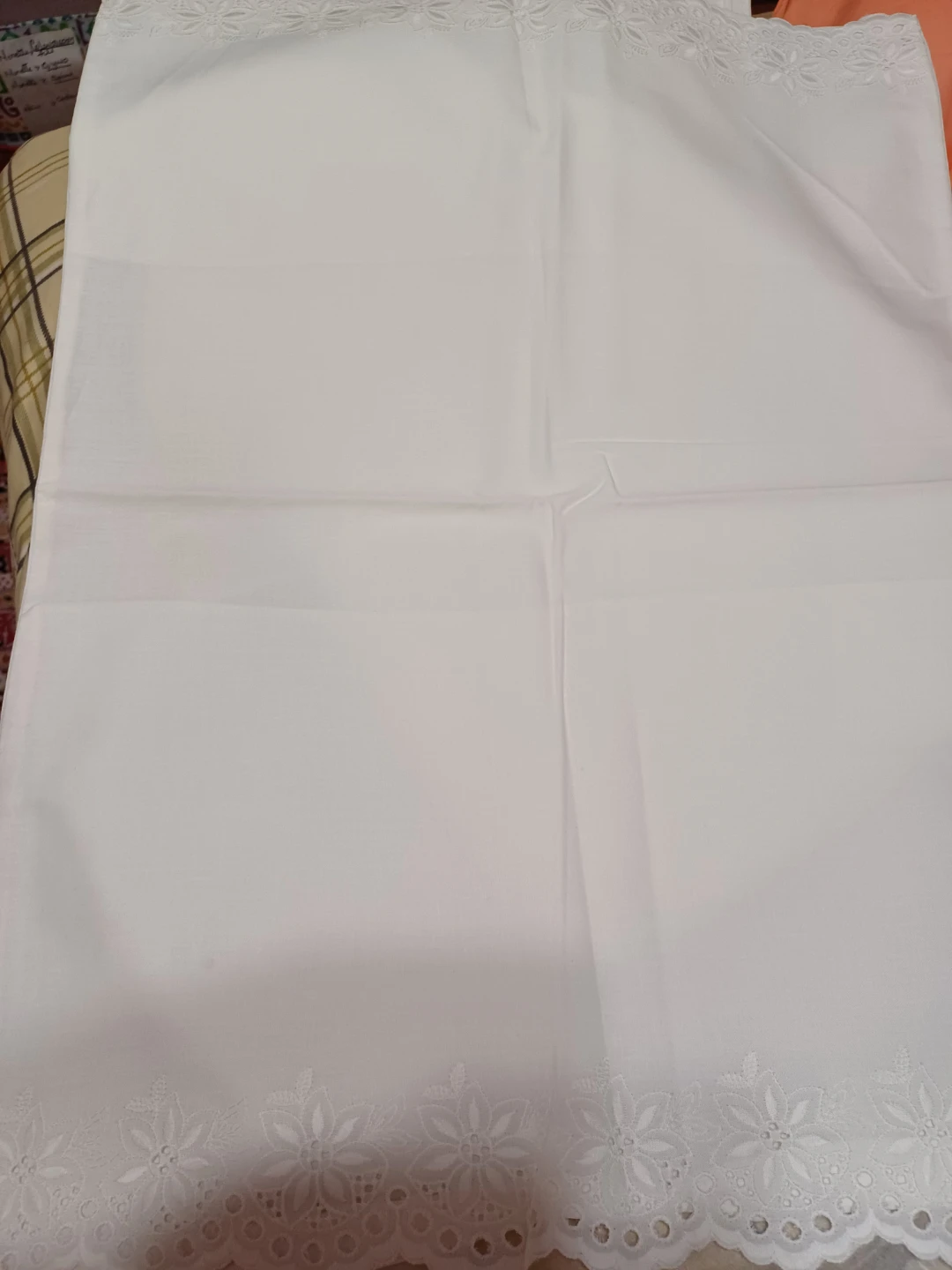 White Embroidered bed sheets set - photo 2
