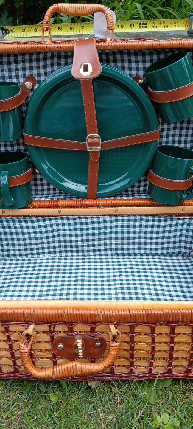 Picnic Basket Set - must need picked up by June 28th