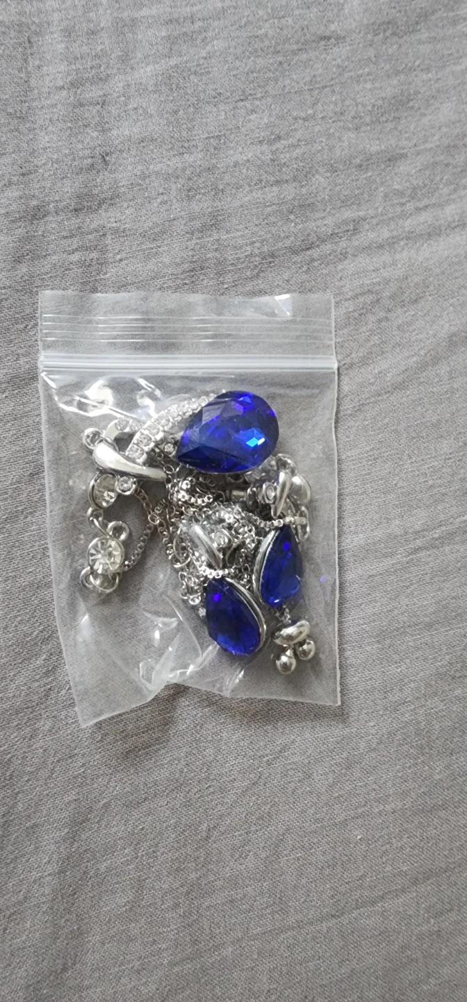 Blue Crystal Earring with Silver Accents⚽