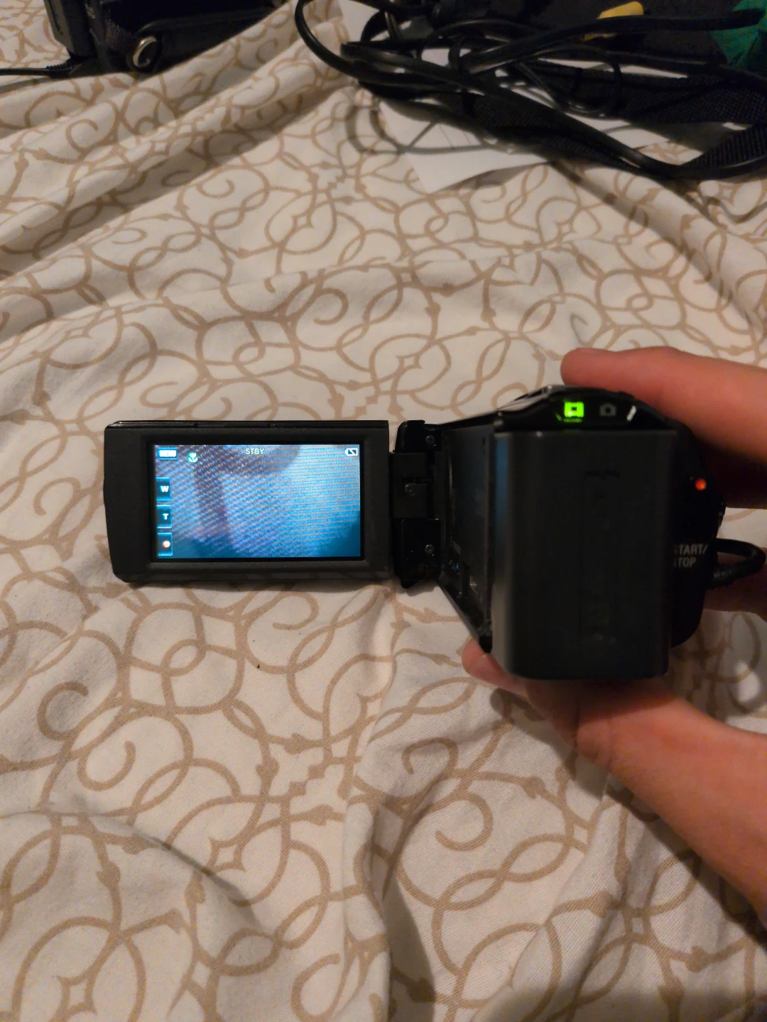 Sony Handycam HDR-PJ1200 Camcorder plus excessorys - photo 2