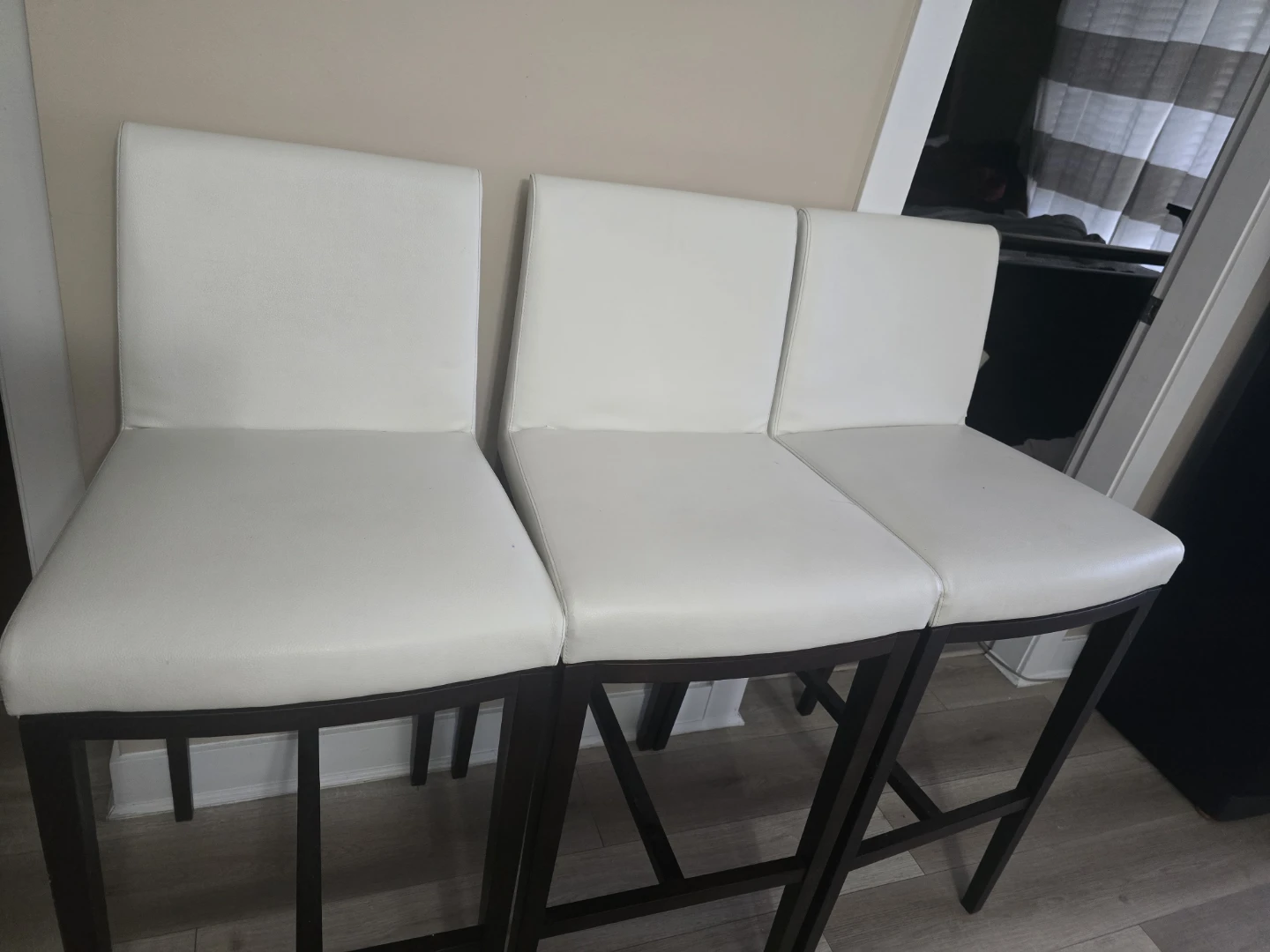 4 Bar Stool Chairs - photo 2