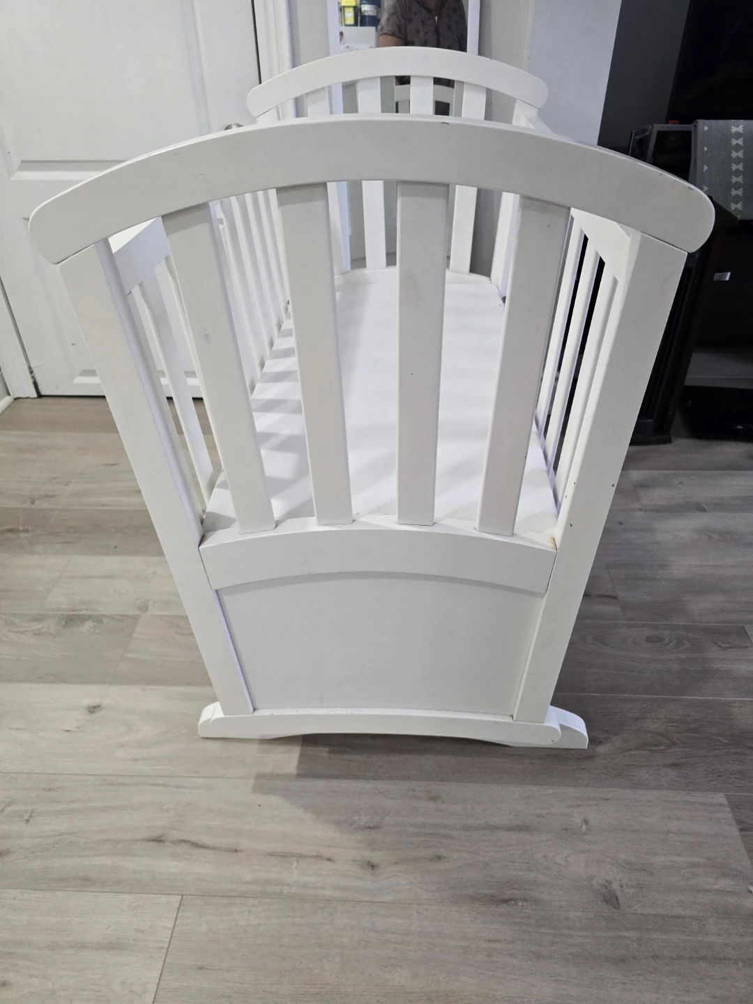 White Glider Bassinet with Mattress - photo 3