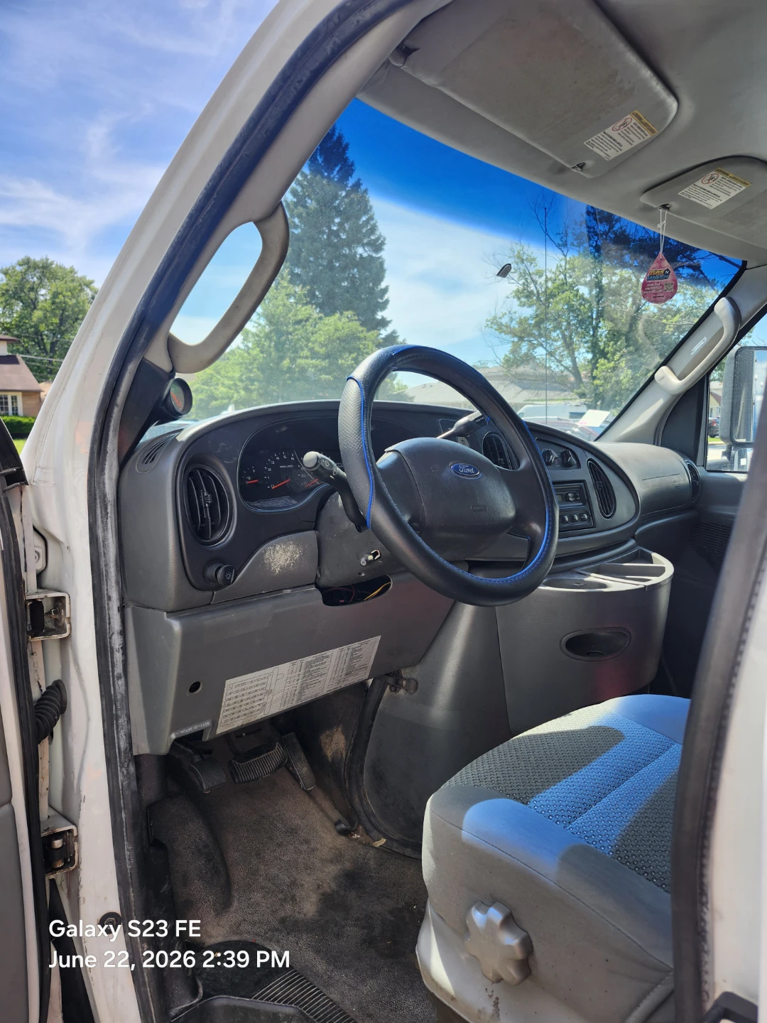 Mobil tire repair ( 2006 ford ecoline) - photo 5
