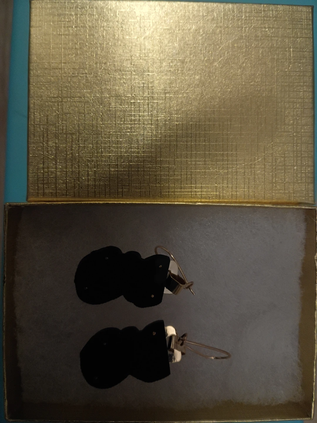 Letter         E.       Real panama gold hanging earrings - photo 2