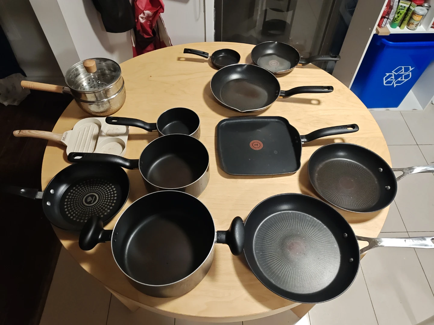 Assorted pots and pans sets