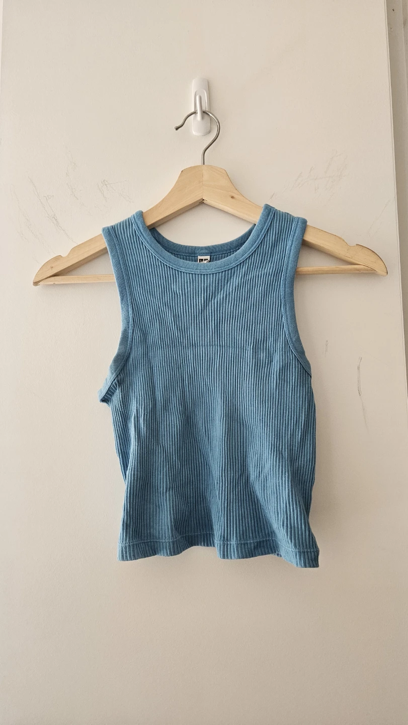 Uniqlo Ribbed Crop Top