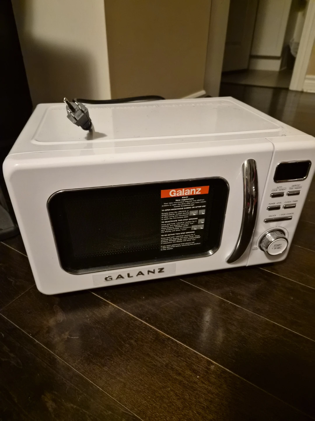 Galanz White Microwave