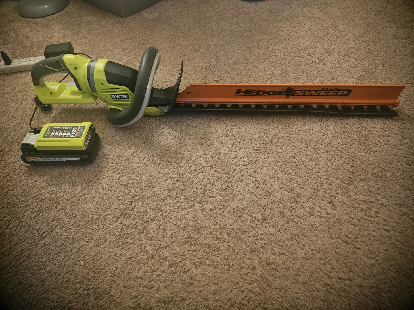 Ryobi Hedge Trimmer w/ Battery - photo 3