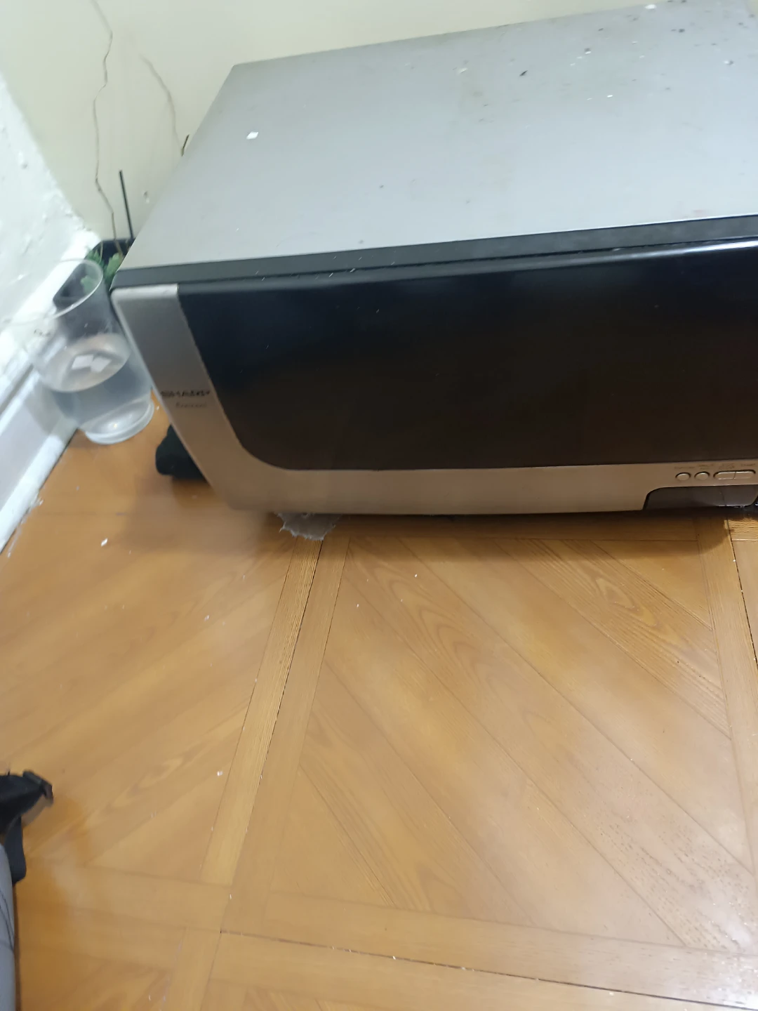 Sharp Carousel Microwave Oven - photo 2