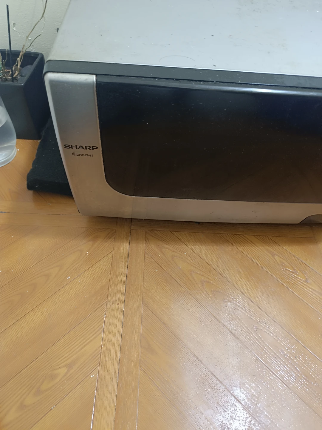 Sharp Carousel Microwave Oven - photo 3
