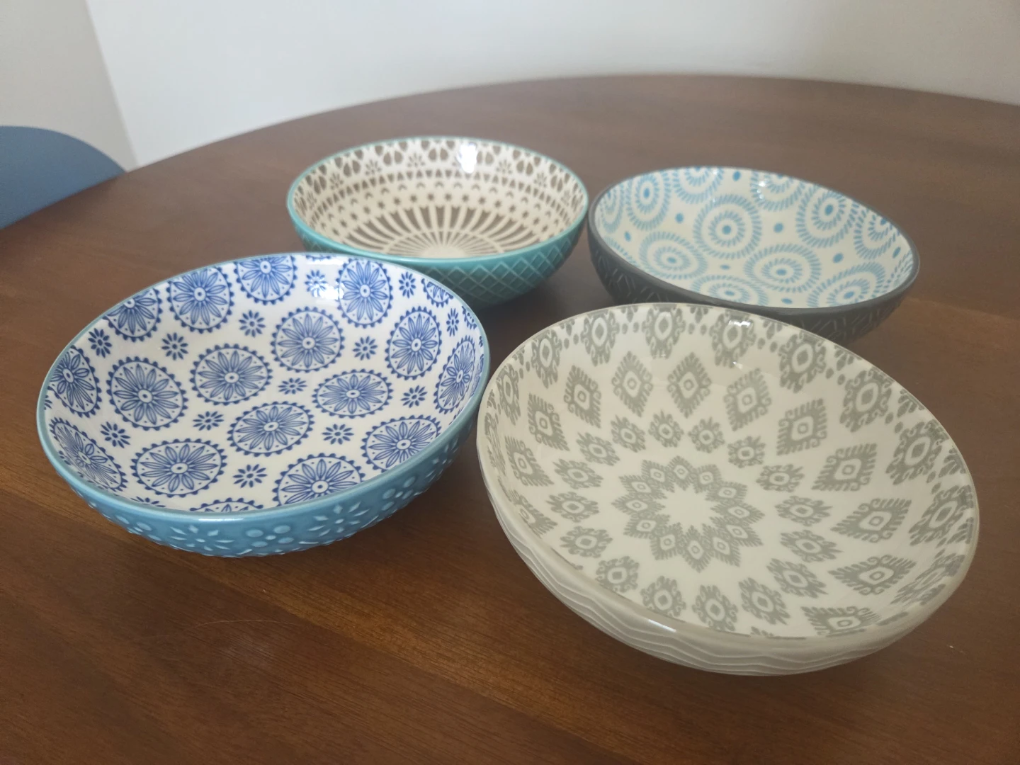 Set of 4 decorative bowls
