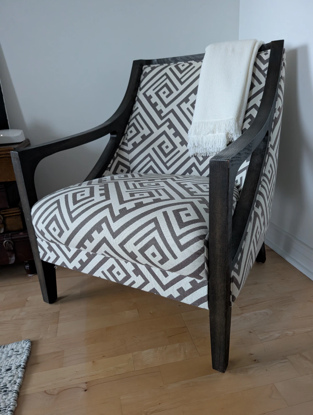 Contemporary Accent Chair - photo 2