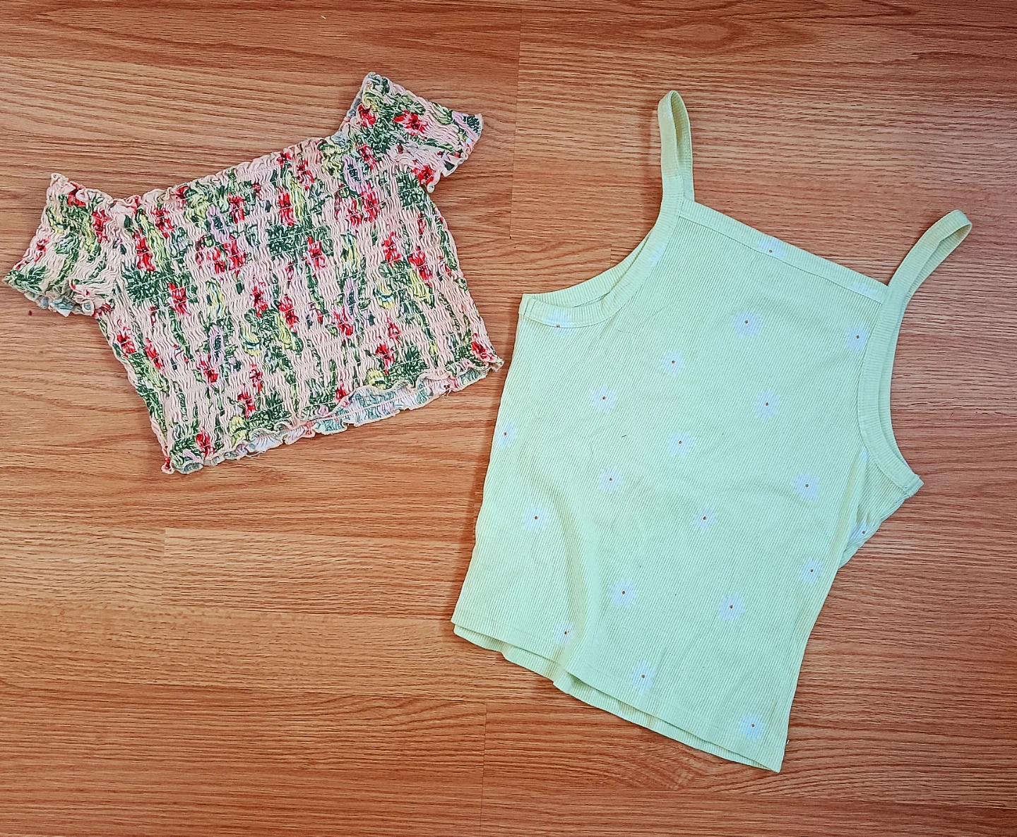 Selling various tops! DM for price - photo 3