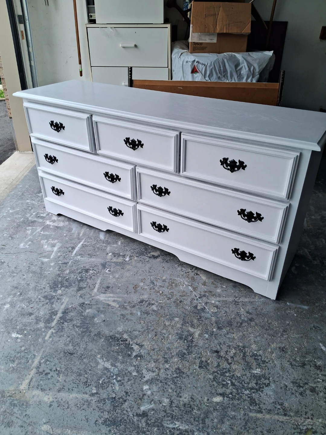 White Huppe 7-Drawer Dresser - photo 4