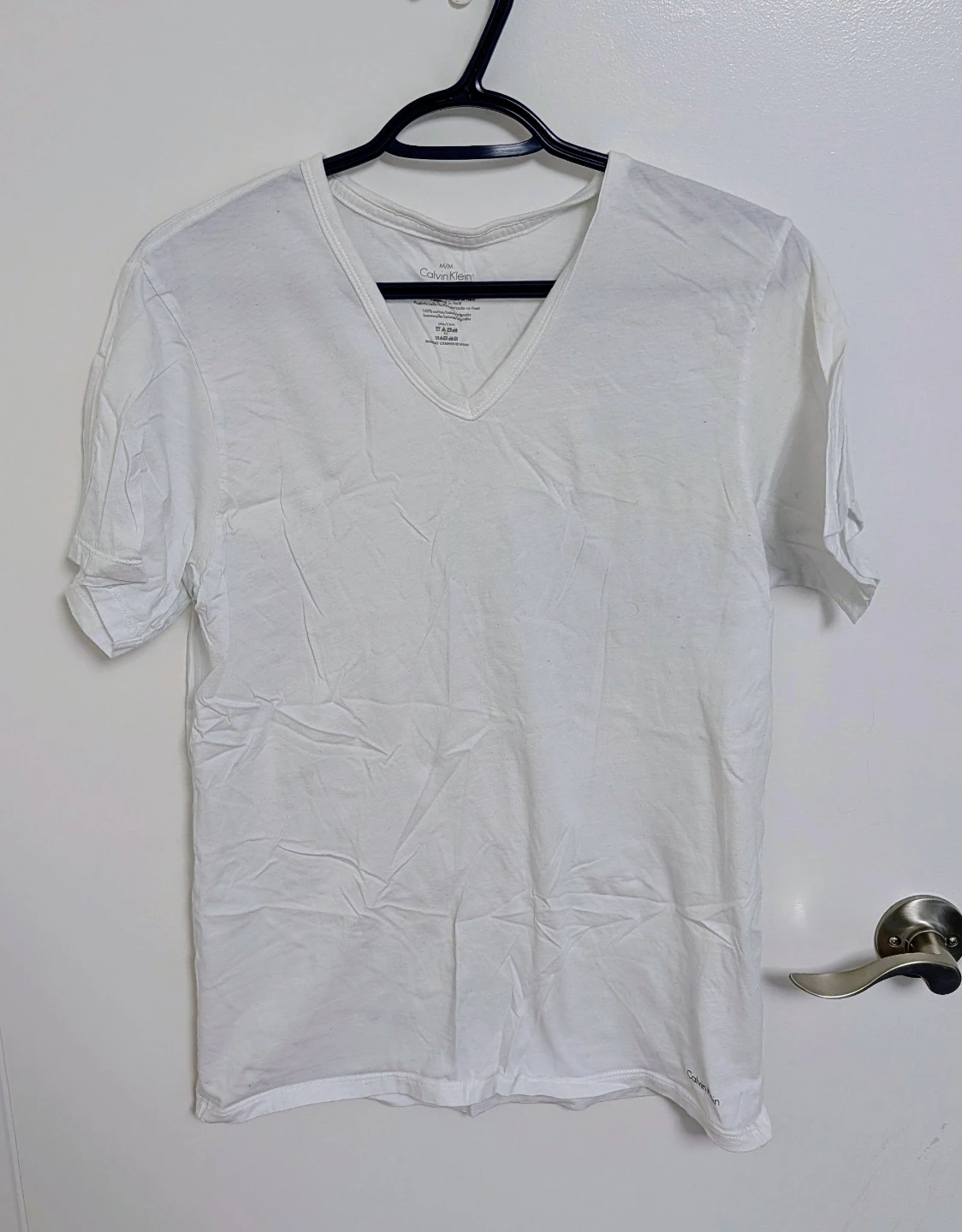 Calvin Klein Slim Fit V-Neck T-Shirt - Men's Medium