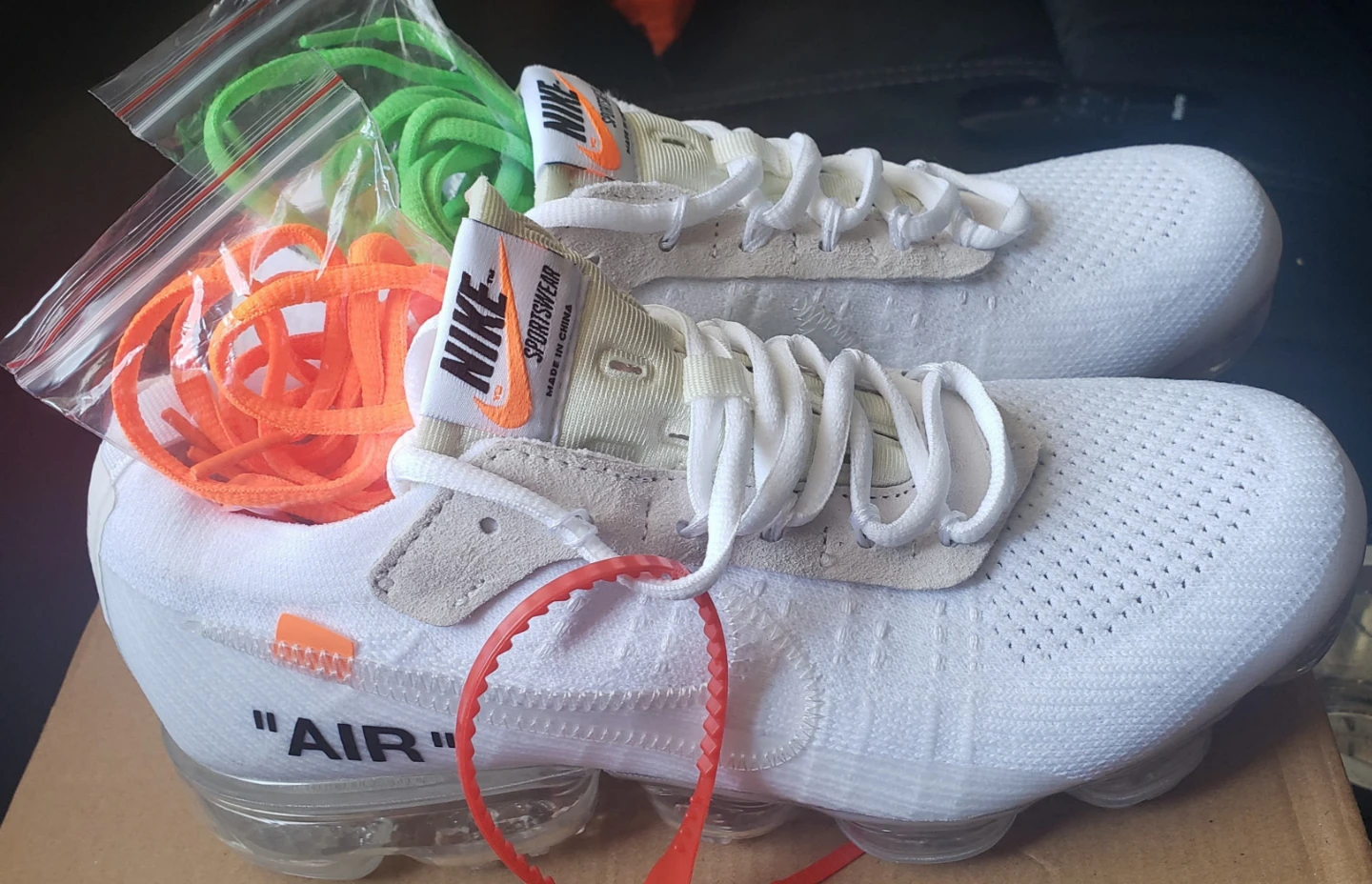 Brand new Mens Nike Air Vapormax Off-White C. 2017