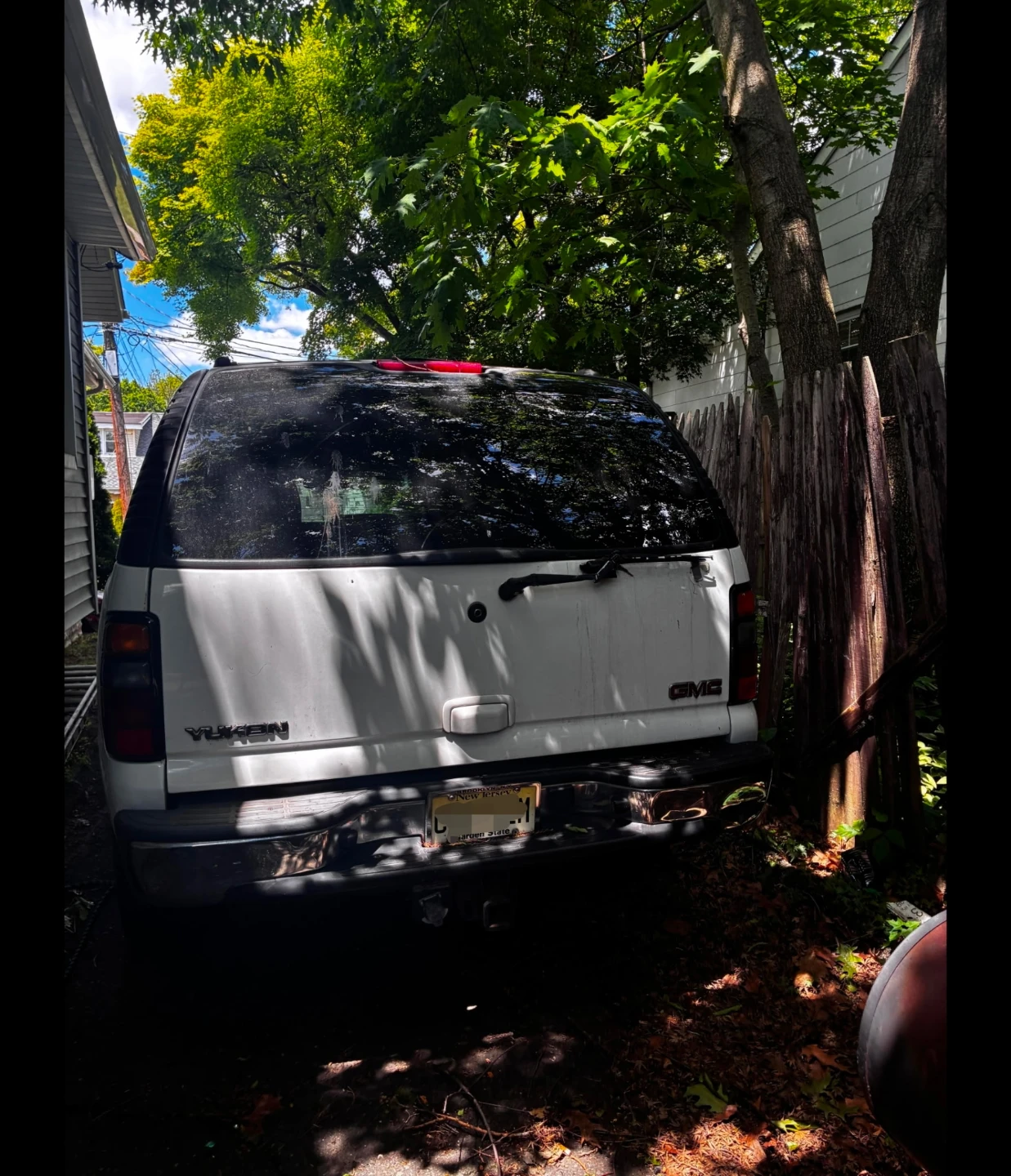 White GMC Yukon SUV XL 2004 - photo 2