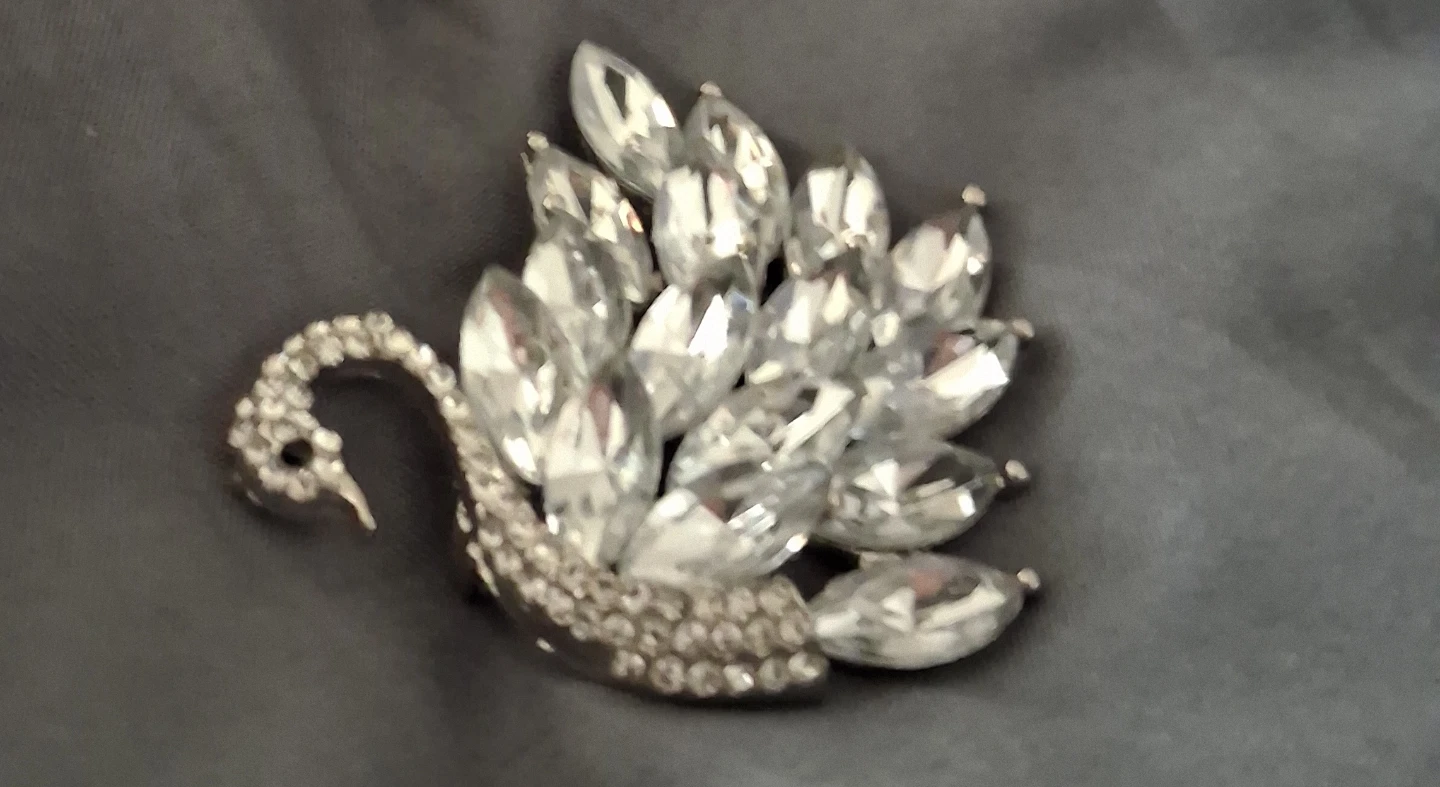 Crystal Swan Brooch - photo 3