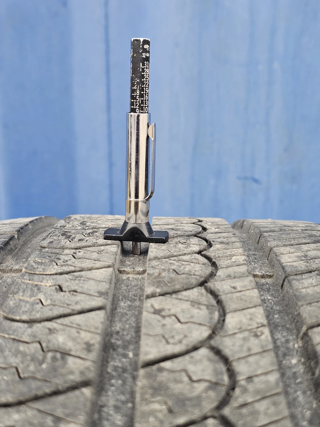 285/45 R22 PIRELLI ALL SEASON TIRES - photo 2