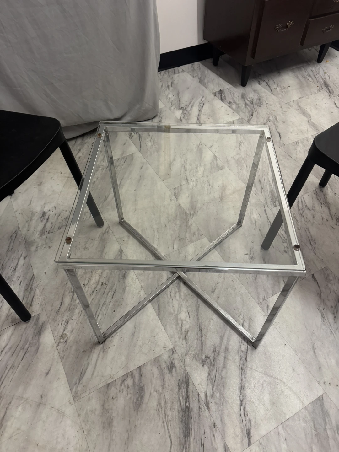 Glass and Chrome Coffee Table comes with 2 chairs - photo 2