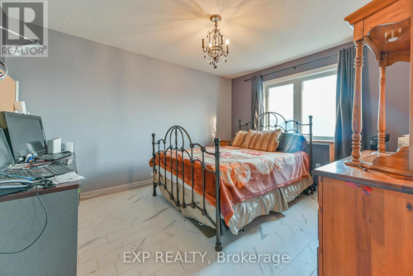 Shared room rental on upper floor