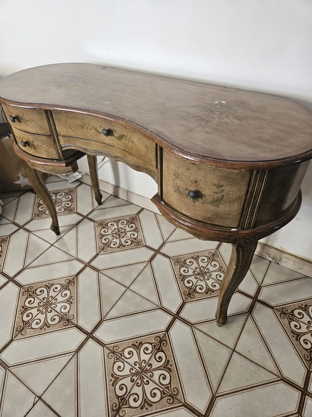 Beautiful vintage vanity and mirror - photo 2