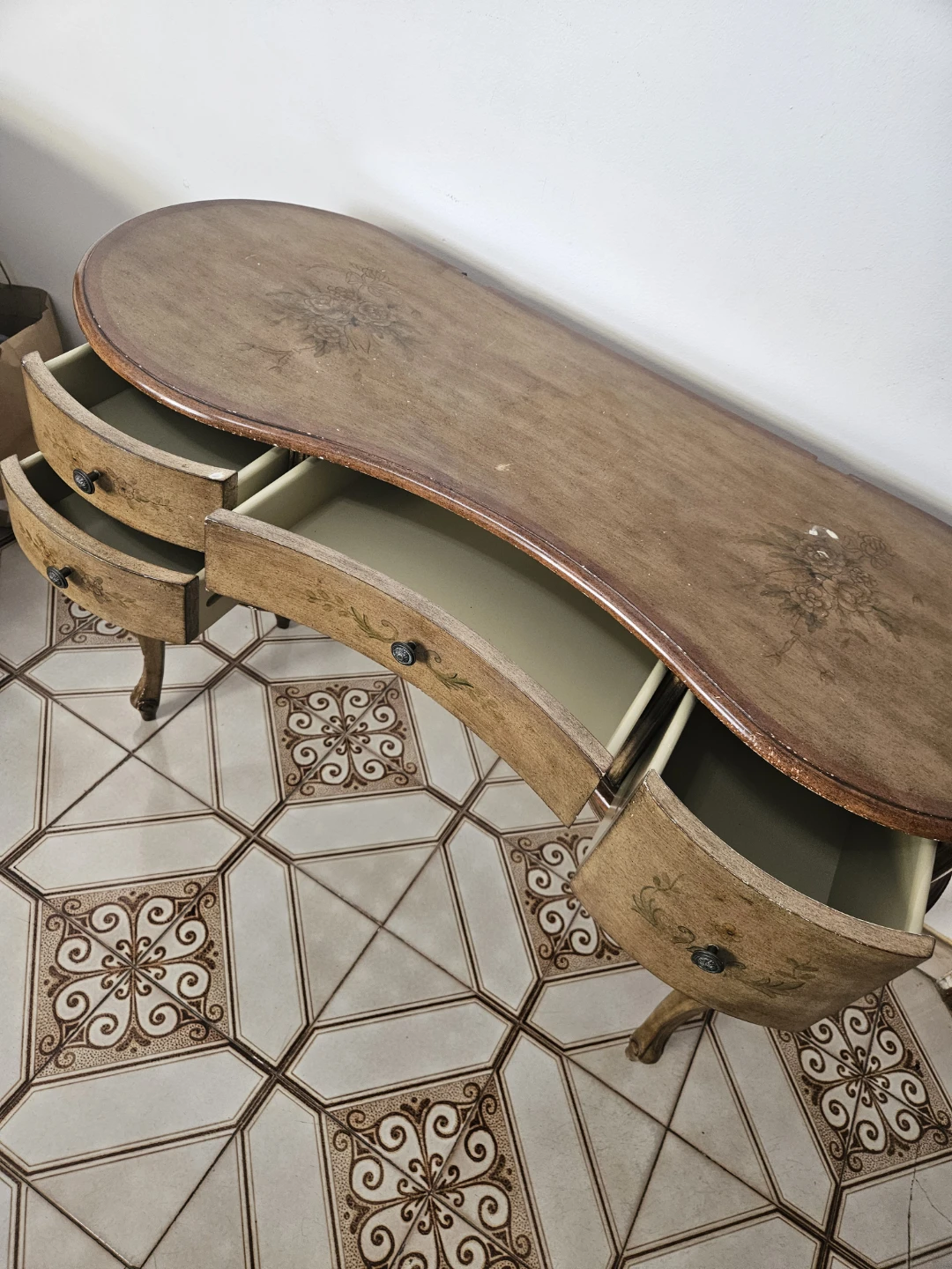 Beautiful vintage vanity and mirror - photo 3