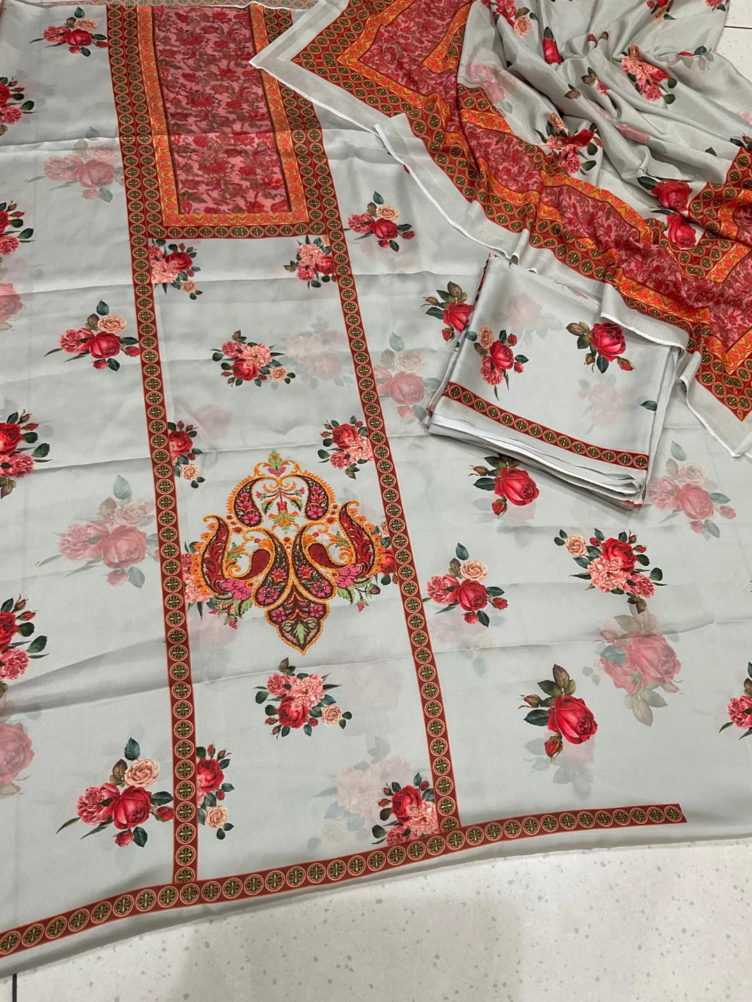 Unstitched Lawn Cotton Suit Fabric - photo 3
