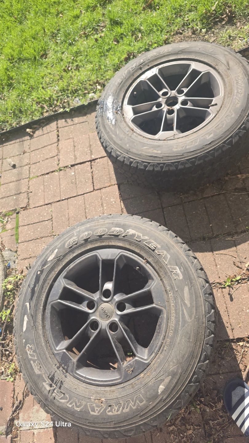Set of 2 Jeep Wrangler Tires with Rims - photo 3