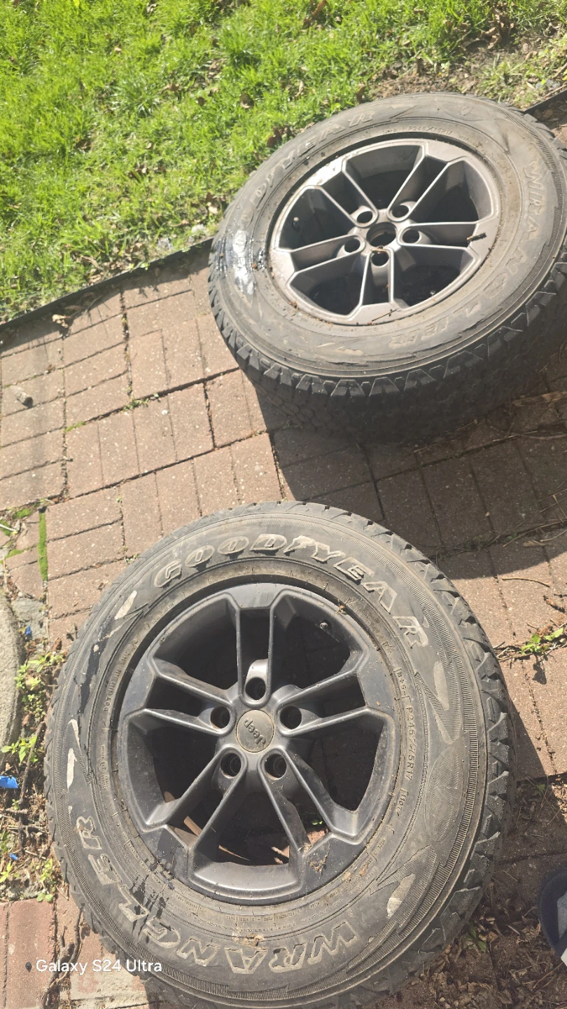 Set of 2 Jeep Wrangler Tires with Rims - photo 5
