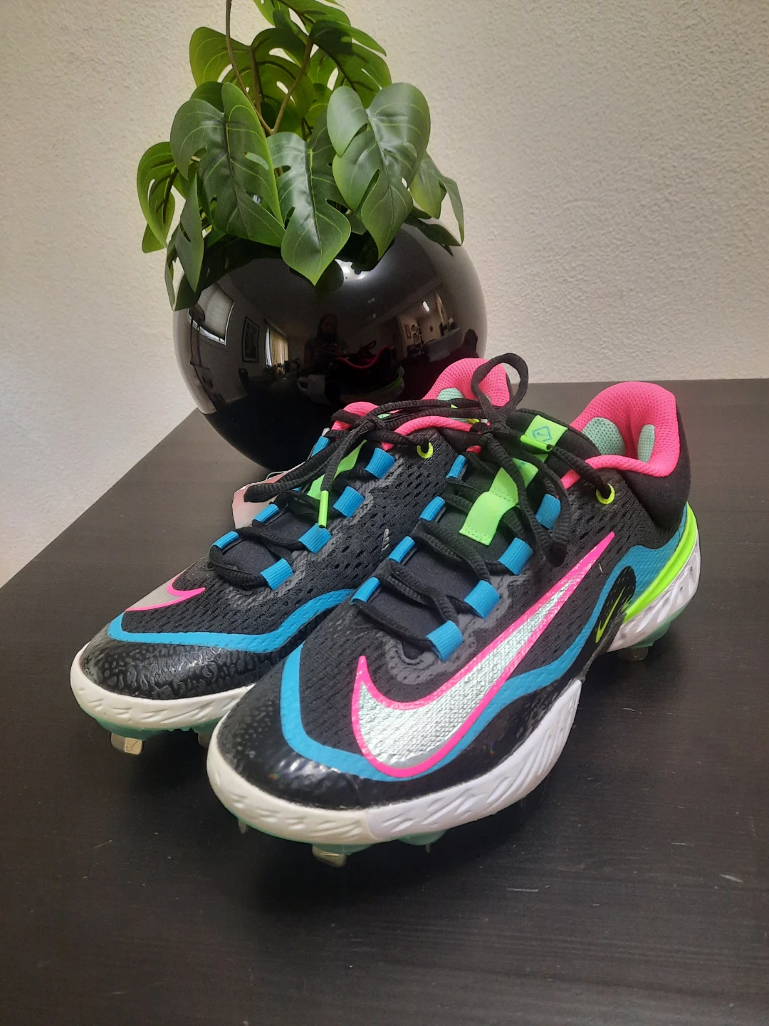 NIKE Brand new Men's Baseball Cleats Size 8